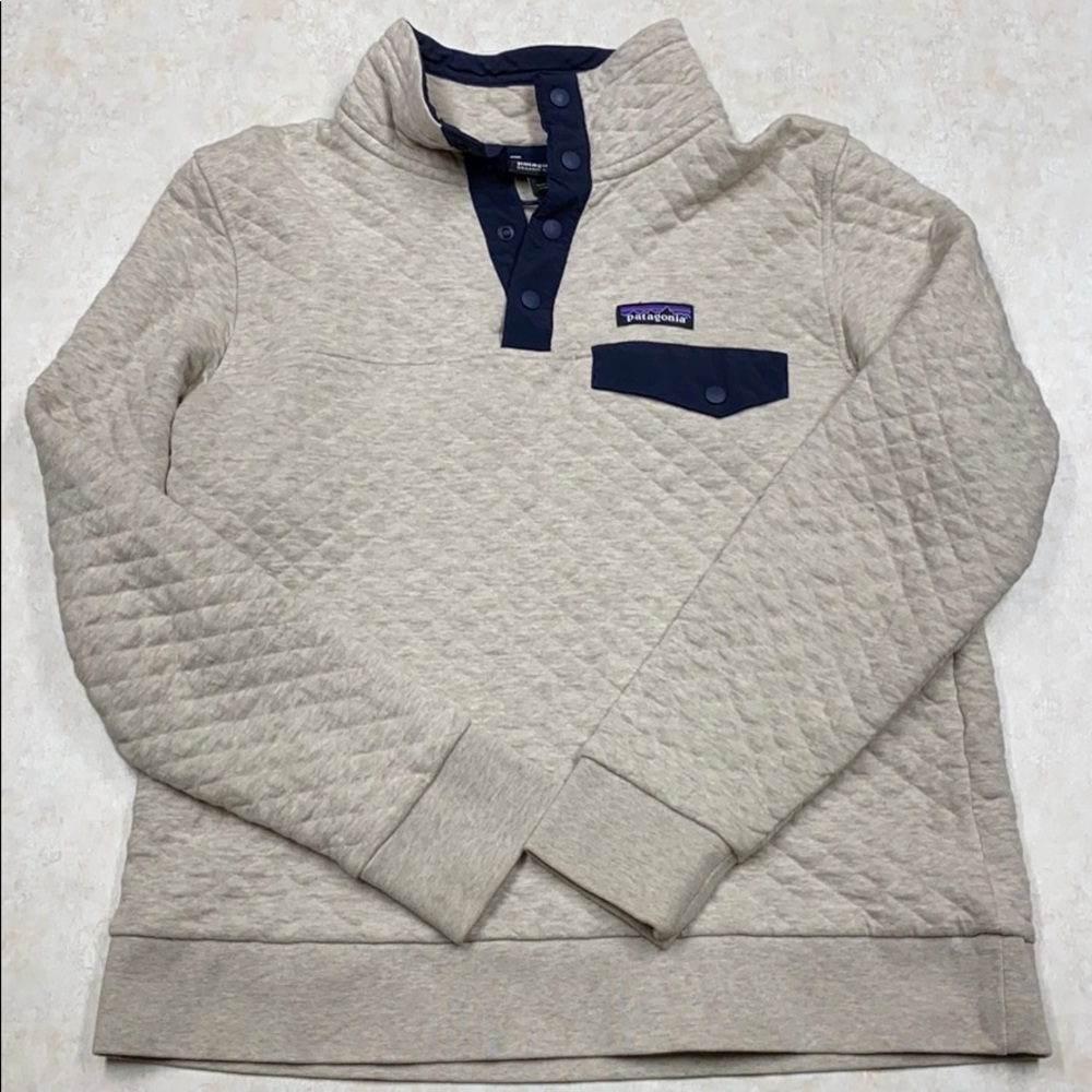 Patagonia Size Medium Oatmeal Quilted top